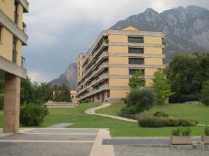 Complesso plurifunzionale La Piazzetta, Lecco (LC) - fotografia di Boriani, Maurizio (2014)