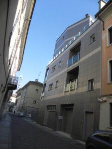 Edificio residenziale in via Bellocchio 6, Voghera (PV) - fotografia di Servi, Maria Beatrice (2014)