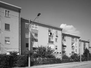 Due edifici di abitazione INA-Casa in località Te Brunetti, Mantova (MN) - fotografia di Introini, Marco (2015)