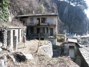 Vista degli edifici prima del progetto di recupero - fotografia di Negri, Matteo (2014)