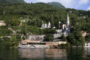 Vista dal lago - fotografia di Noé, Lorenzo (2010)