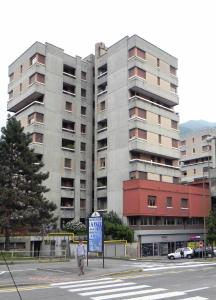 Centro commerciale integrato con edilizia IACP, Sondrio (SO) - fotografia di Premoli, Fulvia (2015)