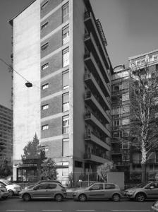 L'edificio visto dall'angolo con via Giuseppe Mussi - fotografia di Introini, Marco (2015)