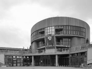 Municipio nel Centro civico con residenze e attività terziarie, Pioltello (MI) - fotografia di Introini, Marco (2015)