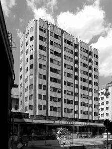 Edificio per negozi, abitazioni e uffici in corso Vittorio Emanuele II 24, Milano (MI) - fotografia di Sartori, Alessandro (2016)