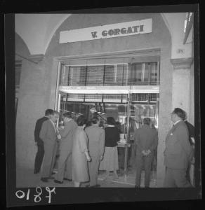 Mantova - Corso Umberto I° angolo via Oberdan - Vetrina del negozio "La Stilografica" di V. Gorgati