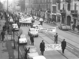 Sciopero dei lavoratori della Philips - Corteo - Striscioni