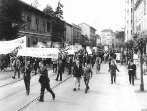 Sciopero dei lavoratori di Monza per il contratto - Corteo - Striscioni - Cartelli di sciopero Fiom Cgil