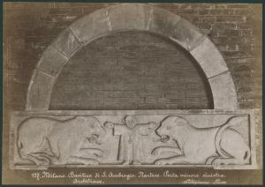 Architettura - Architrave - Milano - Basilica di Sant'Ambrogio - Nartece - Portale minore sinistro