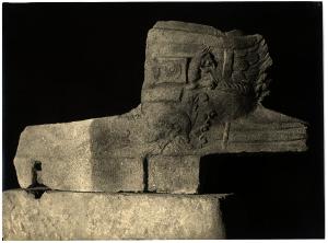 Aquileia - Museo Archeologico. Parte di un monumento funerario raffigurante un rostro di nave (I sec. a.C.).