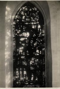 Zuoz - Chiesa di San Luzi. Augusto Giacometti, La charited, vetrata artistica (1932).