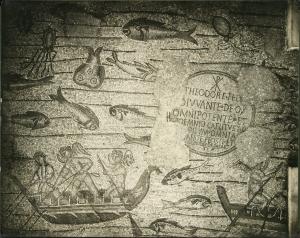 Aquileia - Basilica. Particolare del mosaico pavimentale con iscrizione musiva entro clipeo al centro del mare pescoso (IV sec.).