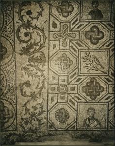 Aquileia - Basilica. Particolare del mosaico pavimentale con ritratti di donatori e motivi geometrici e fitomorfi (IV sec.).
