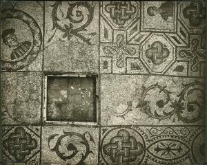 Aquileia - Basilica. Particolare del mosaico pavimentale con ritratti di donatori e motivi geometrici e fitomorfi (IV sec.).