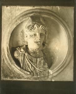 Aquileia - Museo Archeologico. Sala IV, medaglione con testa di Marte (?), altorilievo (III sec.).