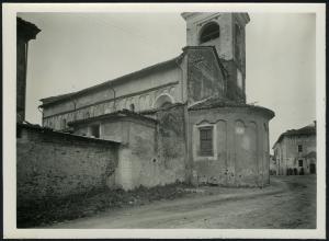 Balocco - Chiesa di S. Michele. Esterno, veduta dell'abside e del fianco destro.