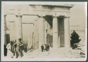 Atene - Acropoli - Partenone - Periptero - Colonne - Architerave - Metope - Uomini e donne, turisti