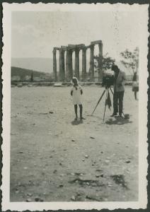Atene - Tempio di Zeus Olimpio - Ritratto infantile - Gigi Bosisio - Uomo con macchina fotografica