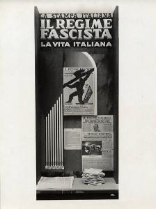 V Triennale - Mostre nel parco - Padiglione della stampa - Stampa italiana contemporanea - Vetrina de "Il regime fascista"