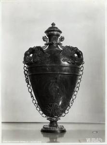 VI Triennale - Mostra dell'antica oreficeria italiana - Vetrina XVIII. Oreficerie e cristallerie profane del rinascimento - Vaso di lapislazzuli, oro e smalti