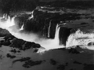 Fotografia del film "Dagli Appennini alle Ande" - Regia Folco Quilici 1959 - Cascate.