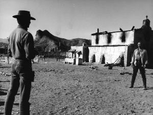 Fotografia del film "Da uomo a uomo" - Regia Giulio Petroni 1967 - L'attore John Philip Law e l'attore Lee Van Cleef duellano.