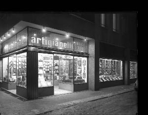 Pavia - Corso Cavour, Via Palestro - negozio - Libreria Artigianelli - vetrina