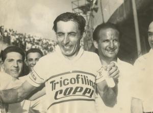 Ciclismo - Fausto Coppi - Sorridente al termine di una gara