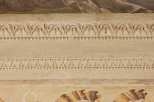 CORNICE ARCHITETTONICA CON MOTIVI DECORATIVI