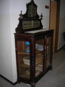 Credenza con alzata