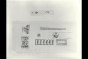 Capitello corinzio, metopa, balaustra e fregi geometrici