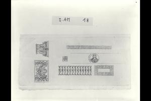 Capitello corinzio, metopa, balaustra e fregi geometrici