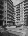Complesso per abitazioni e uffici Giardino Monforte, Milano. Fronti verso il cortile interno (ACM).